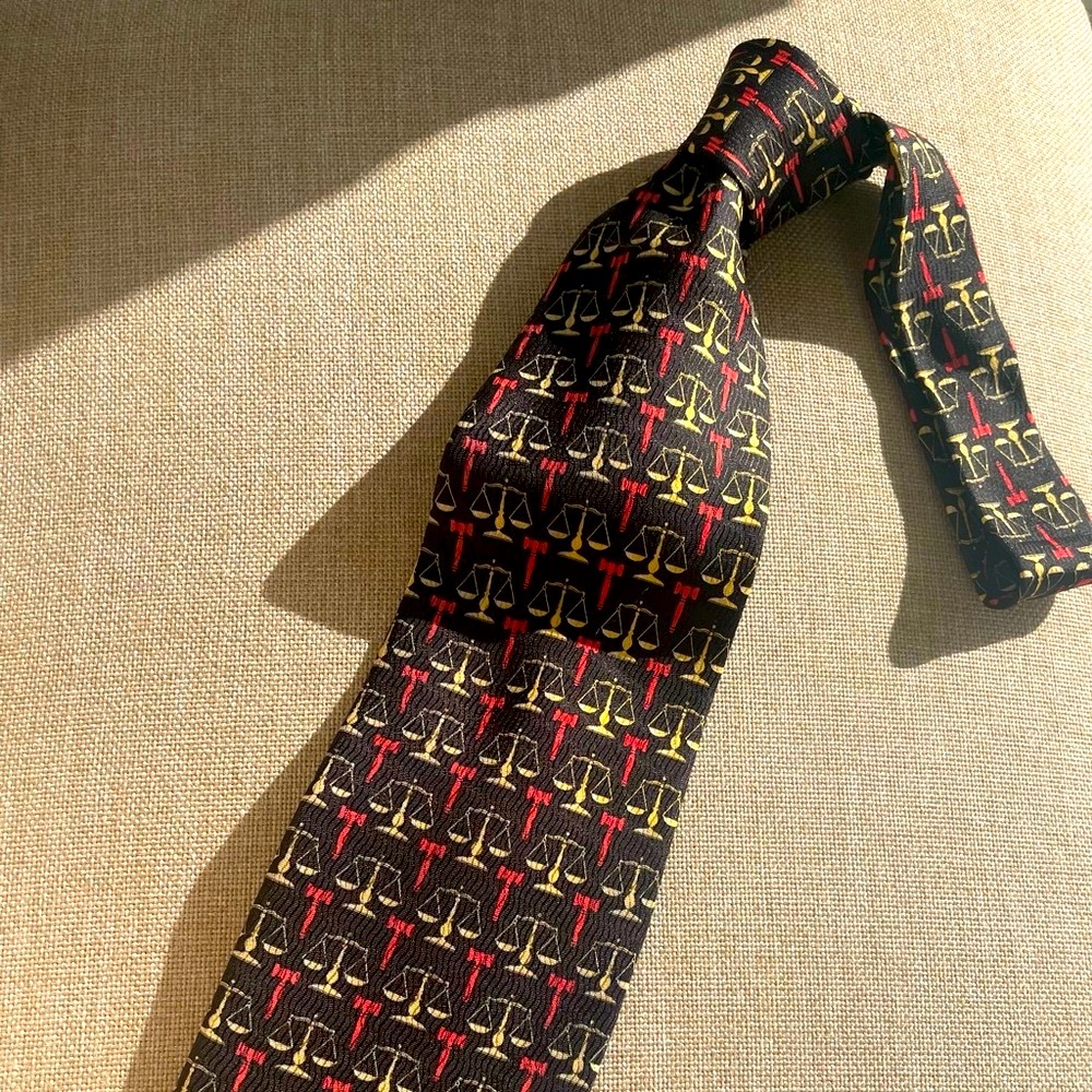 Luxurious vintage men's neckties. All ties are in mint / excellent condition.